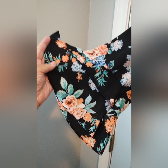 Zac & Rachel Floral Black Women's Top With Ruffle Sleeves And Hem - Picture 2 of 5